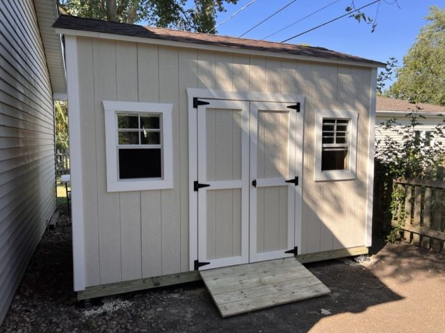 Painted 8×12 with Windows & Ramp